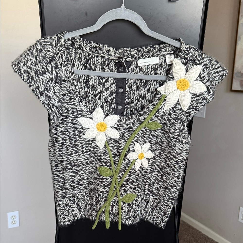 Sleeping on Snow Floral Knit Crop Top - Black and White